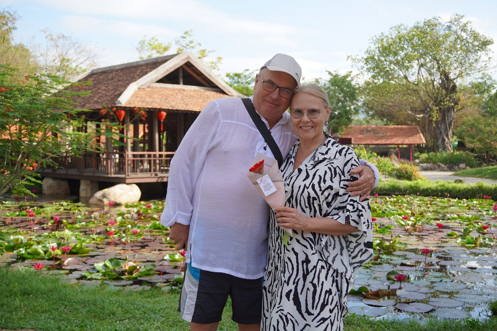 I-RESORT 8/3: KHI NHỮNG 