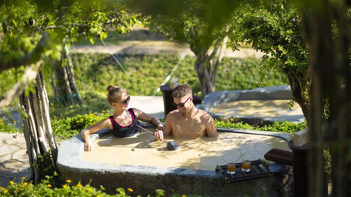 VÌ SAO NÊN TẮM BÙN KHOÁNG Ở NHA TRANG