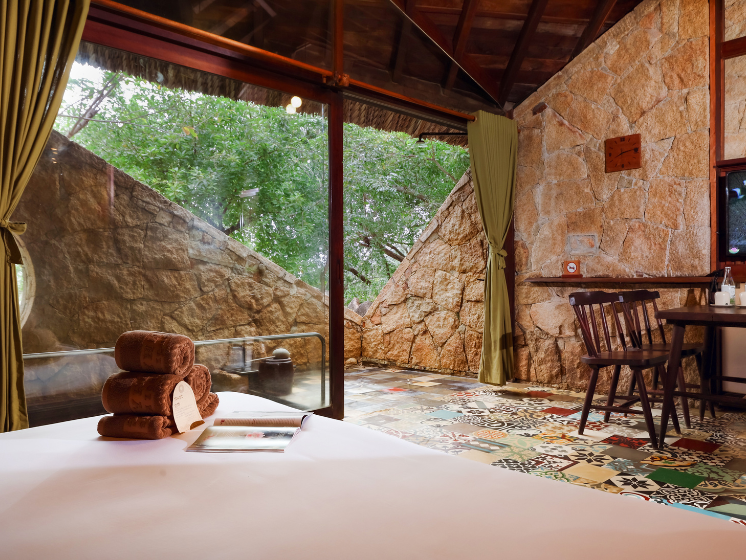 SWIMMING POOL VIEW (4 GIỜ)