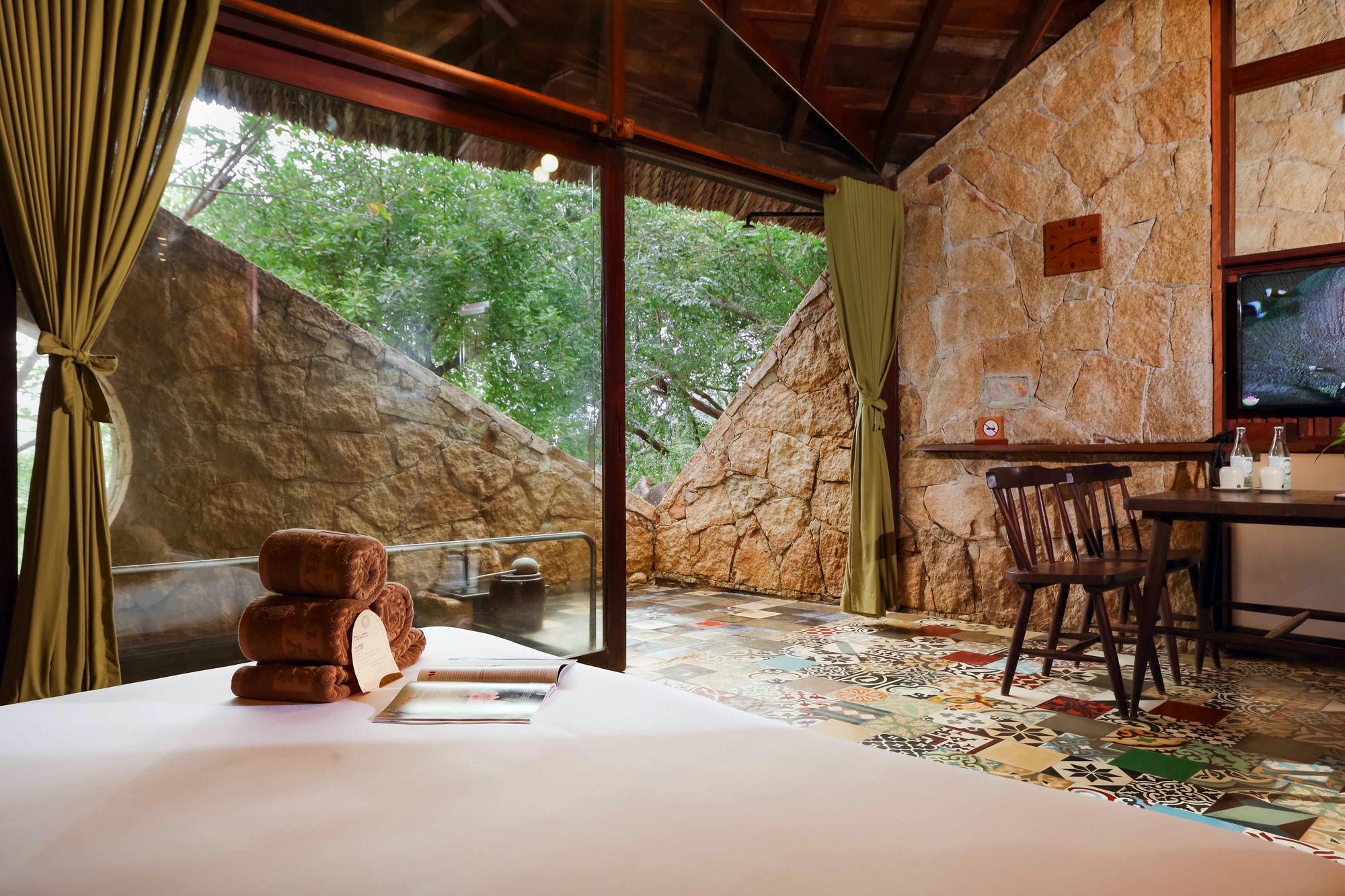 swimmingpool-iresort-1